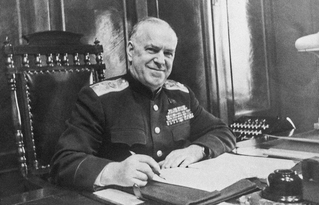 Зачем маршал Жуков предлагал сдать немцам Москву и как на это отреагировал Сталин?