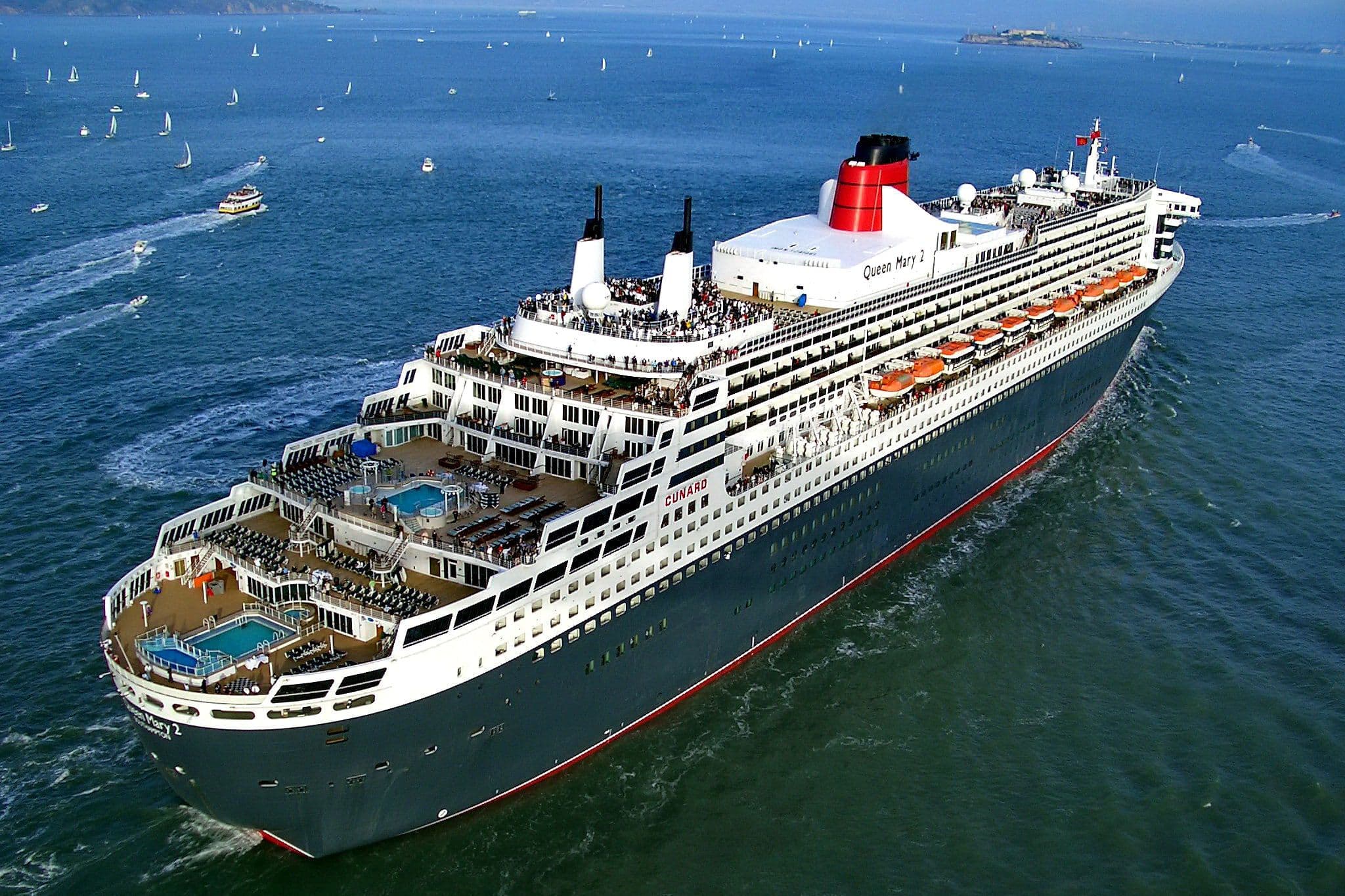 Sailing With the Queen Mary 2